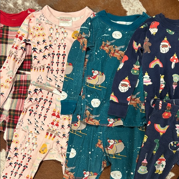 Hanna Andersson Other - Hanna Andersson 3T Christmas Holiday PJs / Set of 4 / Santa & vintage ornaments